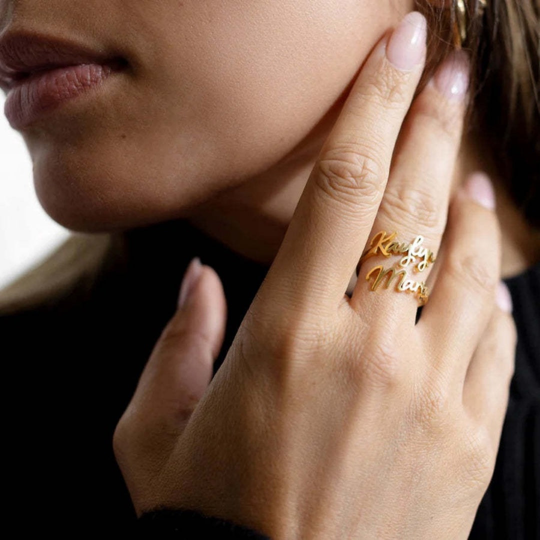 Bague initiale en acier inoxydable plaqué or — lettre au choix