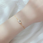 Bracelet en argent 925 à pierre taille émeraude — moissanite sertie clos