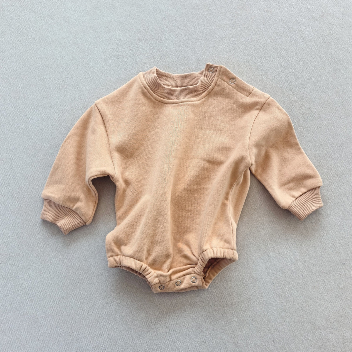 Combinaison bébé unie en coton — manches longues