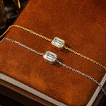 Bracelet en argent 925 à pierre taille émeraude — moissanite sertie clos