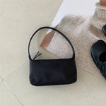 Sac baguette en nylon — poche zippée intérieure et porte-carte