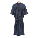 Peignoir mi-long à col mao et ceinture — manches courtes