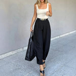 Pantalon noir à pinces, taille haute et bas resserré