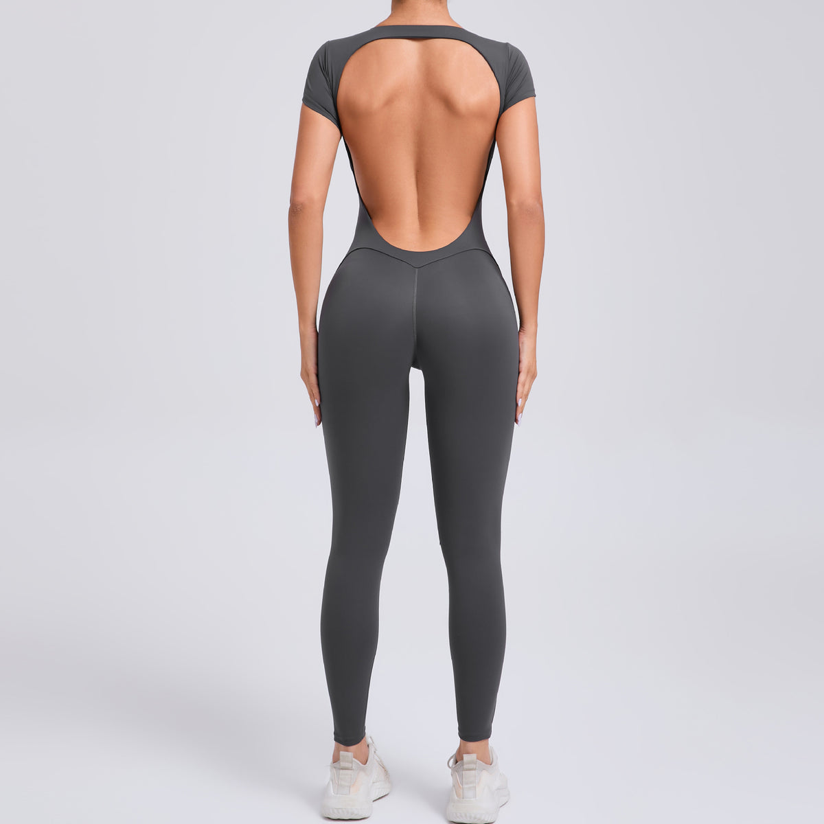 Combinaison de sport à dos ouvert et manches courtes
