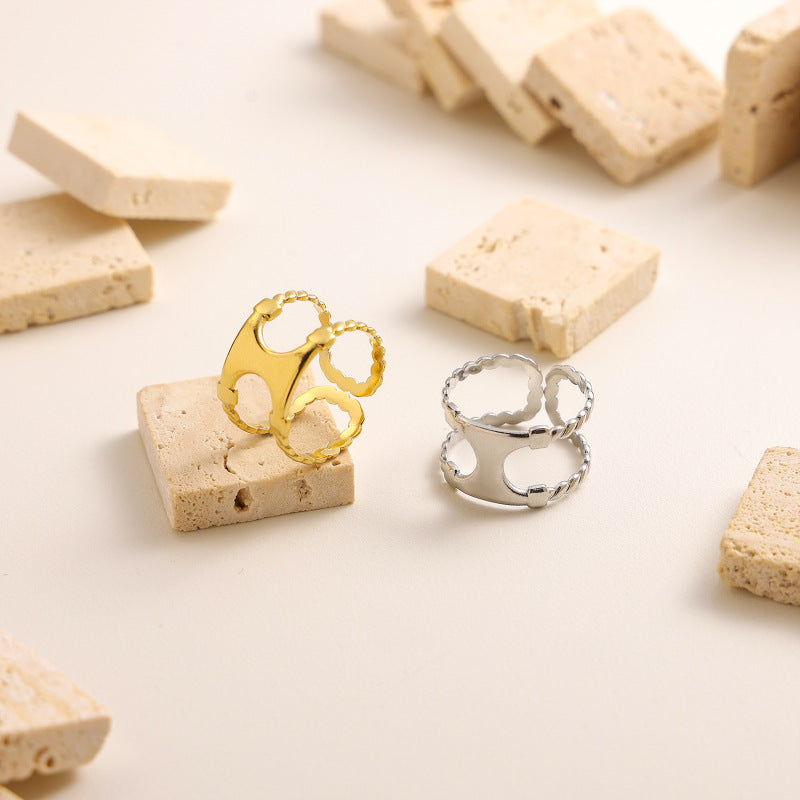 Bague matelassée en acier titane — motif losange