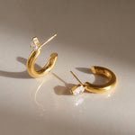 Boucles d’oreilles en C serties de zircons — acier titane