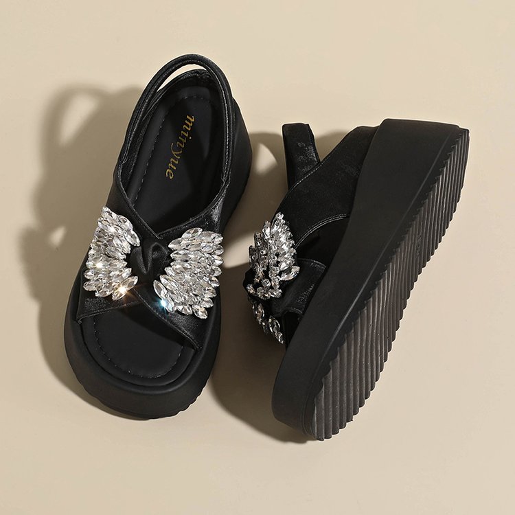Mules compensées à bride unique ornée de strass