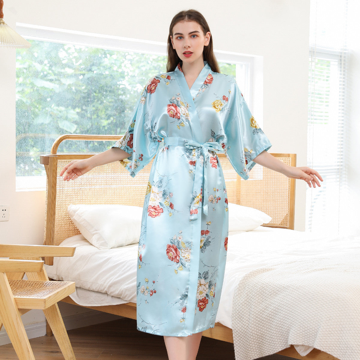 Kimono long en satin imprimé de fleurs — taille unique