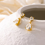 Boucles d’oreilles dorées à goutte de zircon — puce et pendant