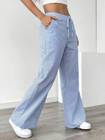 Pantalon large à fines rayures, taille élastiquée à cordon