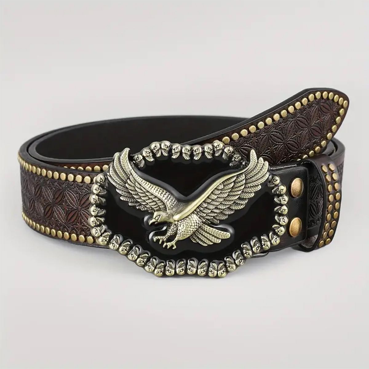 Ceinture homme en cuir clouté — gravure western, boucle apparente