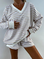 Ensemble d’intérieur rayé — sweat ample col V et short