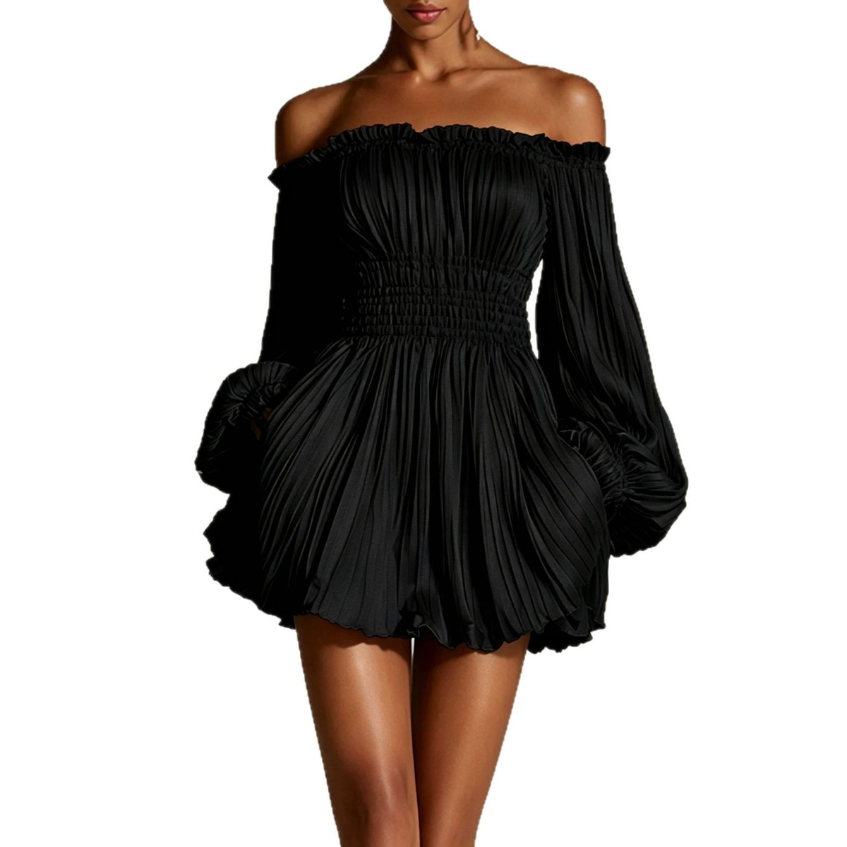 Robe courte plissée, épaules dénudées et manches ballon