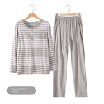 Pyjama long à rayures, haut boutonné et pantalon uni