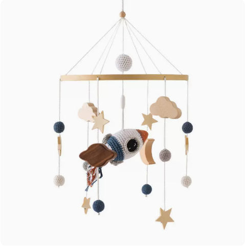 Mobile décoratif en feutrine pour chambre d’enfant