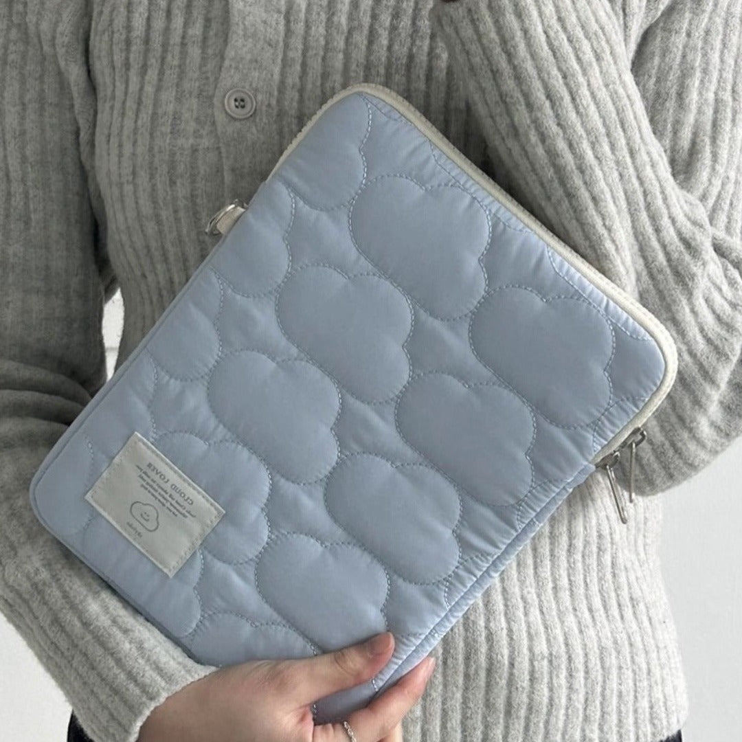 Housse matelassée pour tablette — broderie nuage
