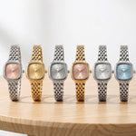 Montre femme coussin à bracelet acier fin