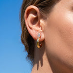 Boucles d’oreilles en C serties de zircons — acier titane