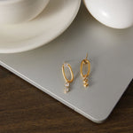Boucles d’oreilles ovales dorées serties de zircon blanc
