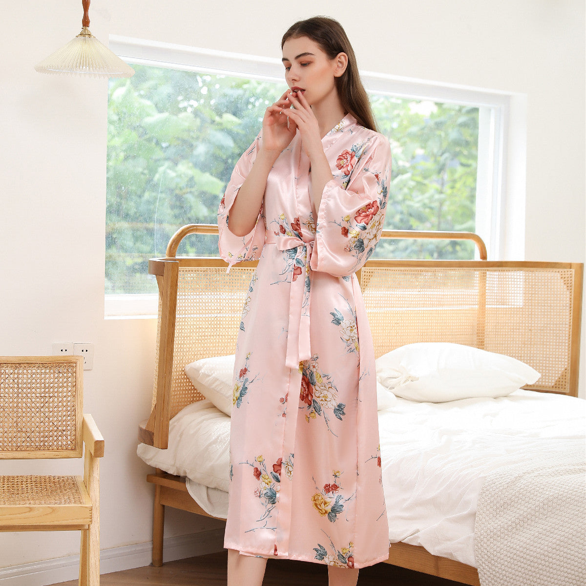 Kimono long en satin imprimé de fleurs — taille unique