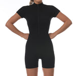 Combishort de sport côtelé à col zippé — manches courtes