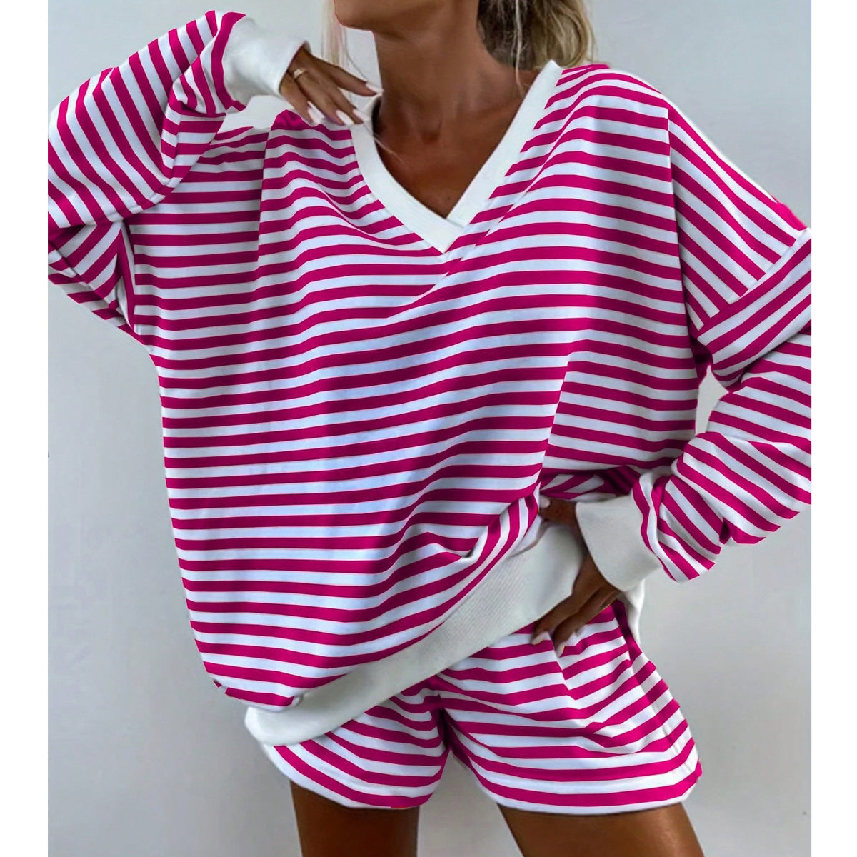 Ensemble d’intérieur rayé — sweat ample col V et short