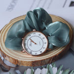 Montre femme à chiffres apparents et bracelet en voile