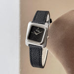 Montre femme carrée à cadran texturé
