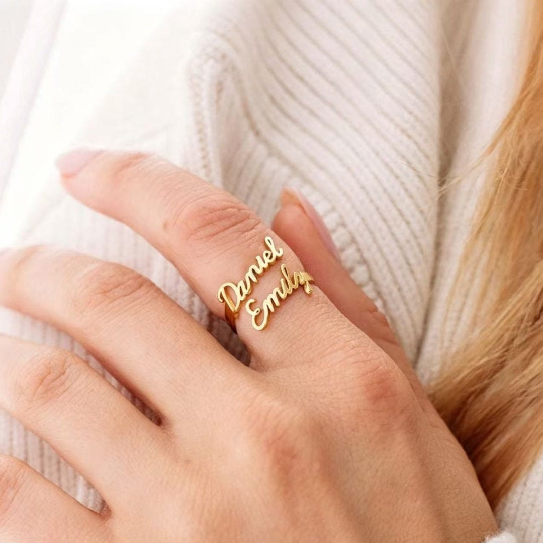 Bague initiale en acier inoxydable plaqué or — lettre au choix
