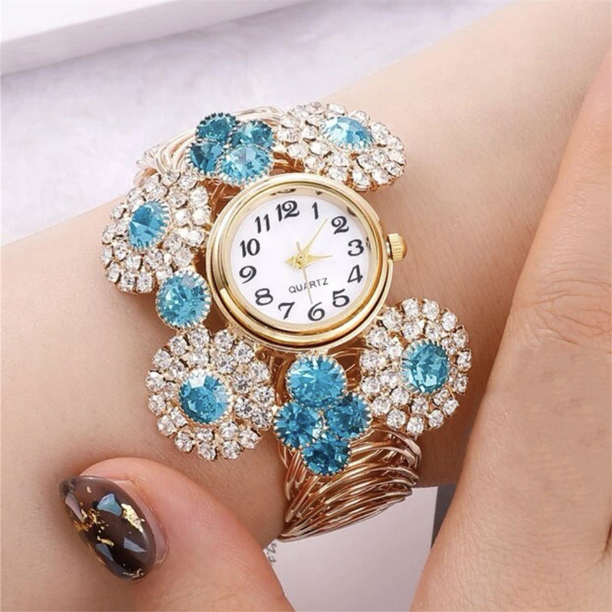 Montre manchette femme à fleurs de strass bleus