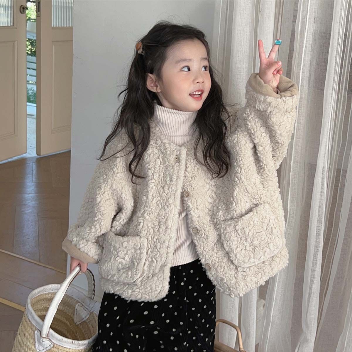 Veste teddy enfant en sherpa bouclé — col rond boutonné, chocolat ou écru