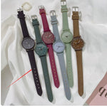 Montre femme rétro à bracelet cuir et cadran teinté — coloris