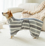 Peignoir de bain pour chien en polaire corail — capuche et ceinture