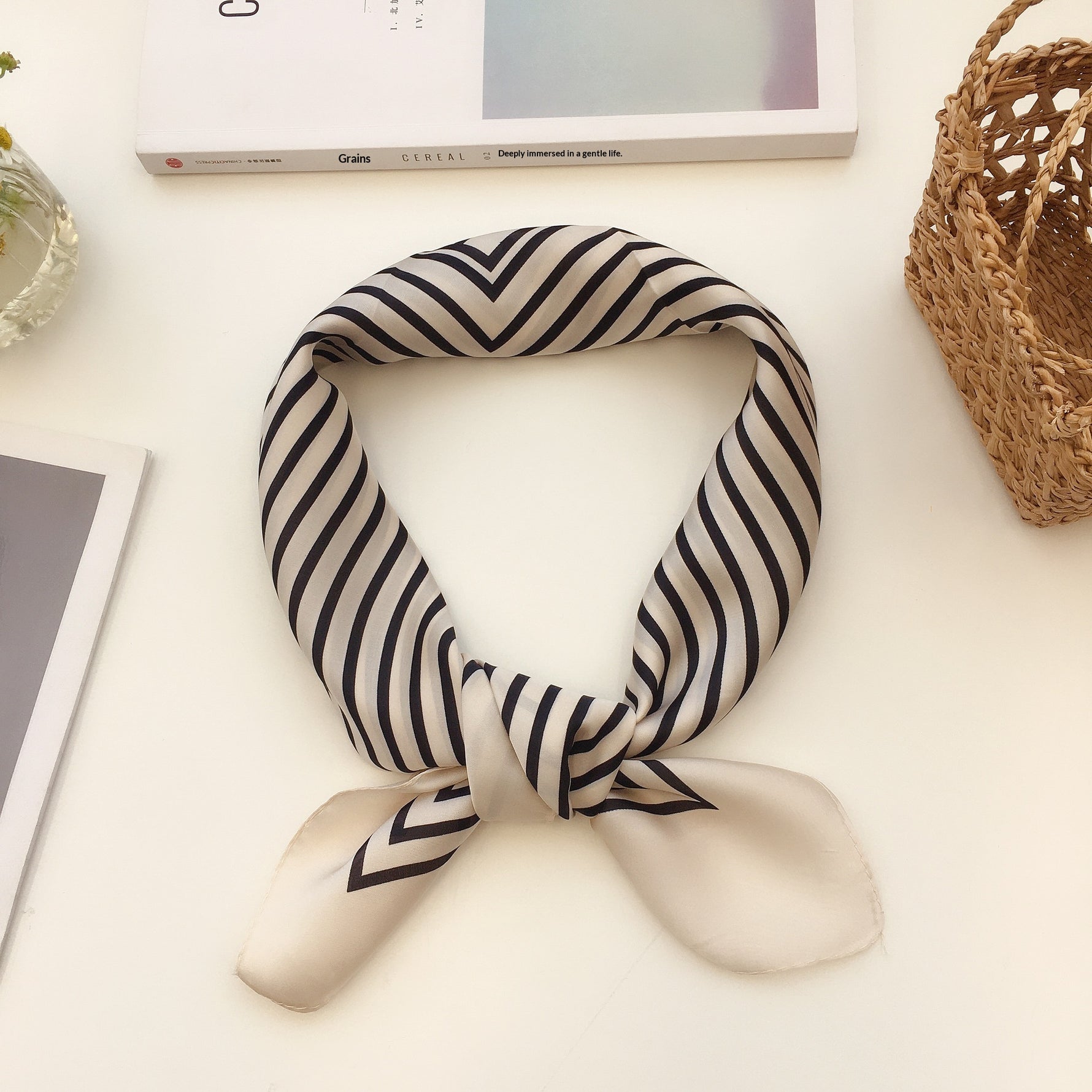 Carré 70 × 70 cm imprimé rayé — foulard et bandeau, 4 coloris