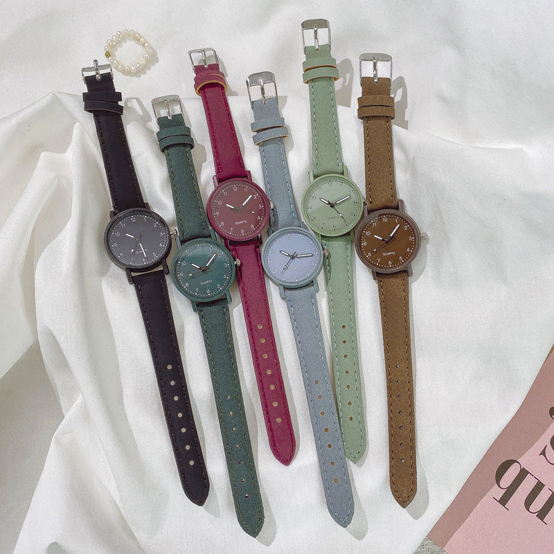 Montre femme rétro à bracelet cuir et cadran teinté