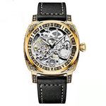 Montre automatique homme à boîtier coussin gravé et cadran squelette