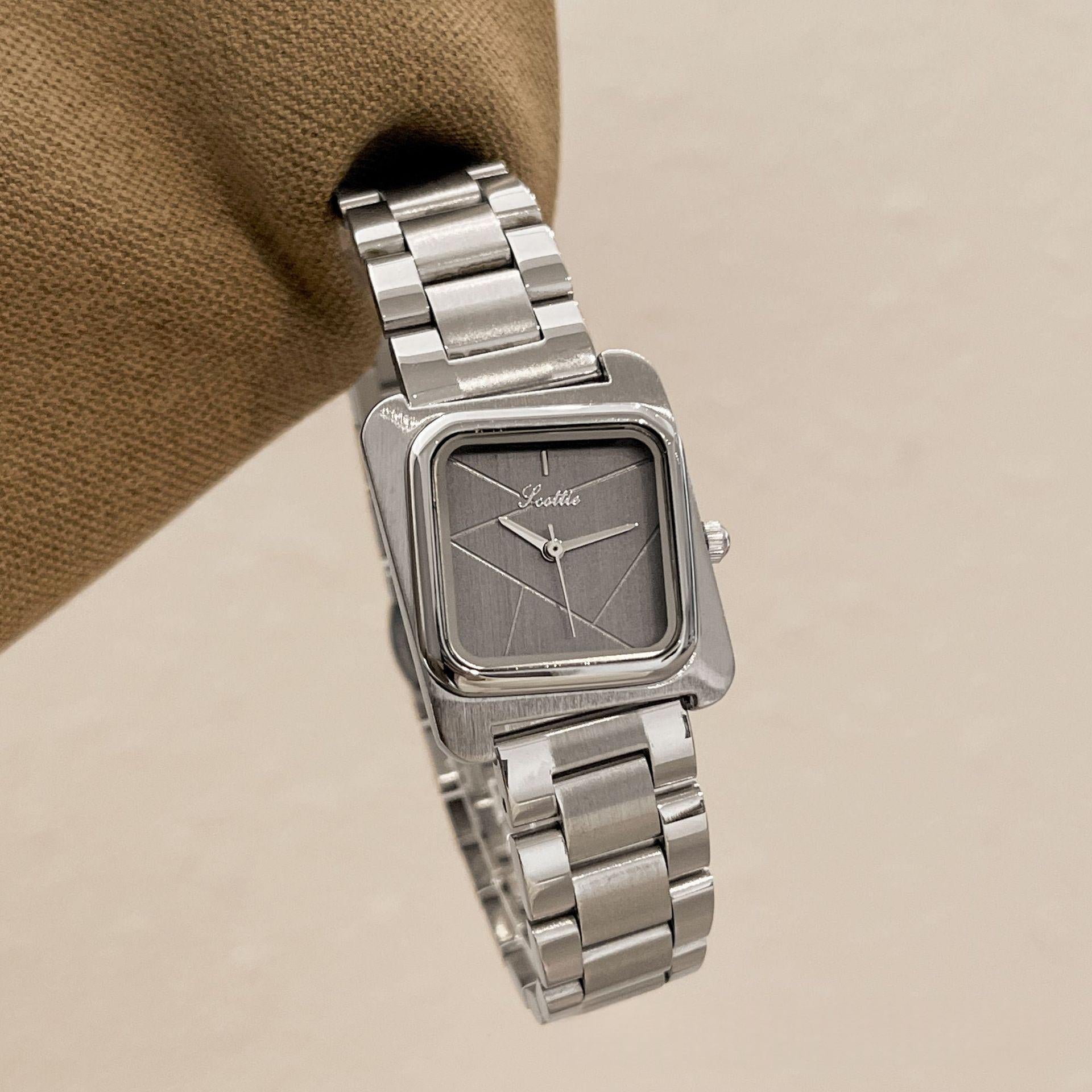 Montre femme carrée à cadran texturé