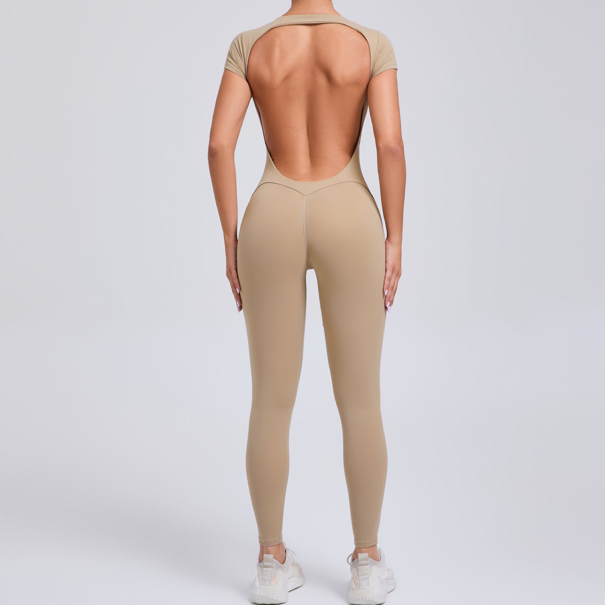 Combinaison de sport à dos ouvert et manches courtes — coloris