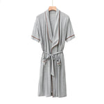 Peignoir mi-long à col mao et ceinture — manches courtes