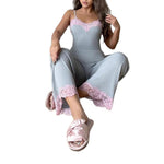 Pyjama gris en maille côtelée, caraco et pantalon à dentelle