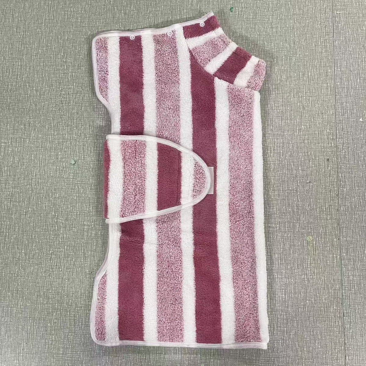 Peignoir de bain pour chien en polaire corail — capuche et ceinture