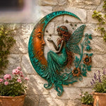 Décoration murale lune et libellule en métal patiné