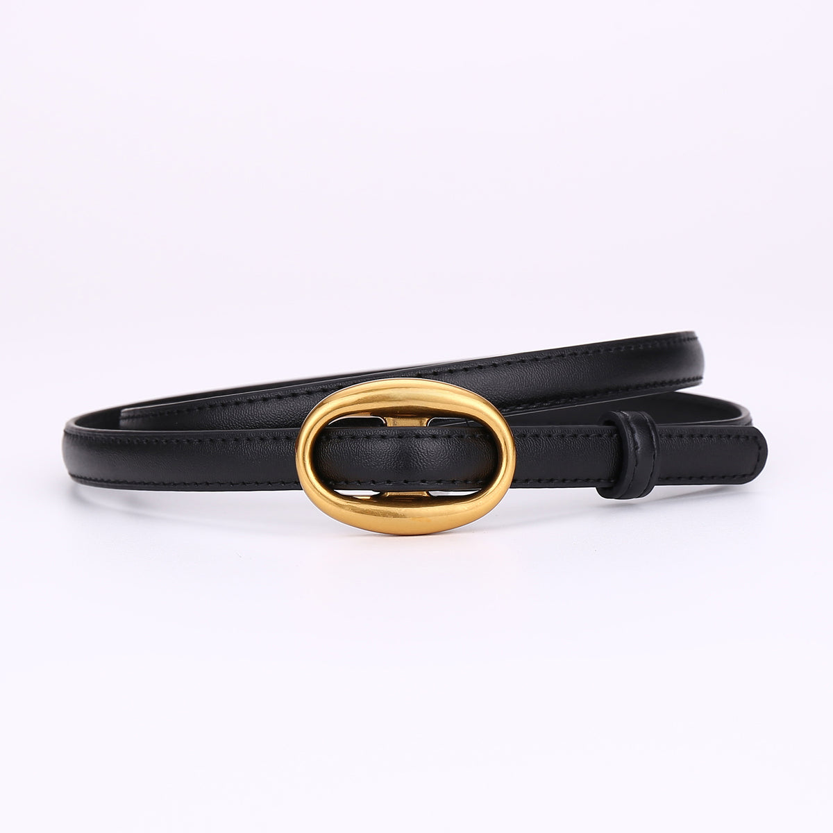 Ceinture fine en cuir lisse — taille marquée