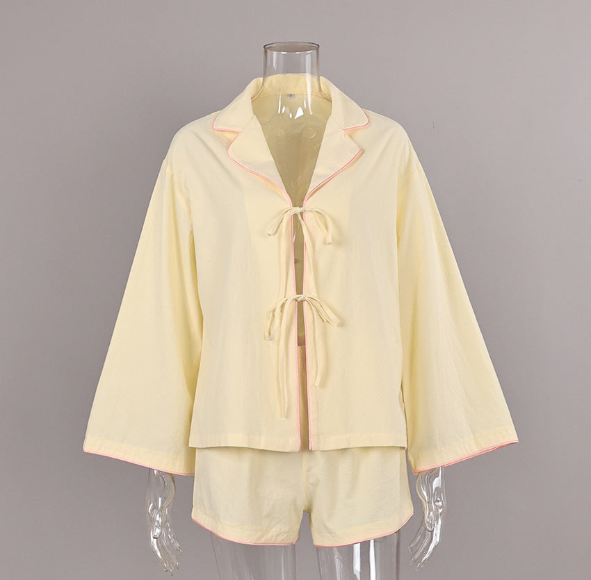 Pyjama écru à passepoil rose, veste nouée et short