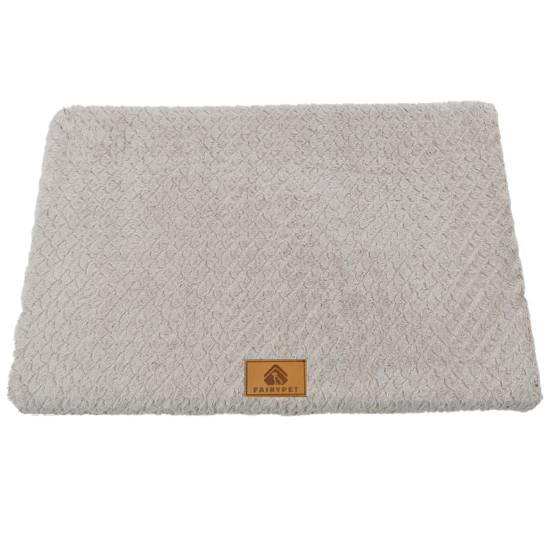 Tapis de couchage pour chien en peluche — motif écailles, du S au L