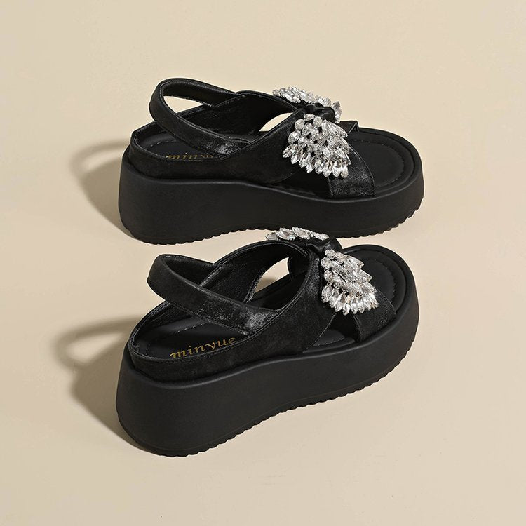 Mules compensées à bride unique ornée de strass