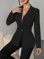 Blazer cintré à taille marquée, bouton bijou — coloris