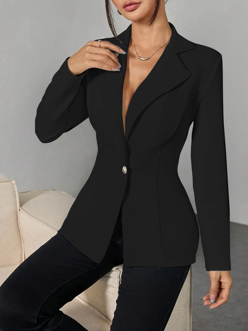 Blazer cintré à taille marquée, bouton bijou — coloris
