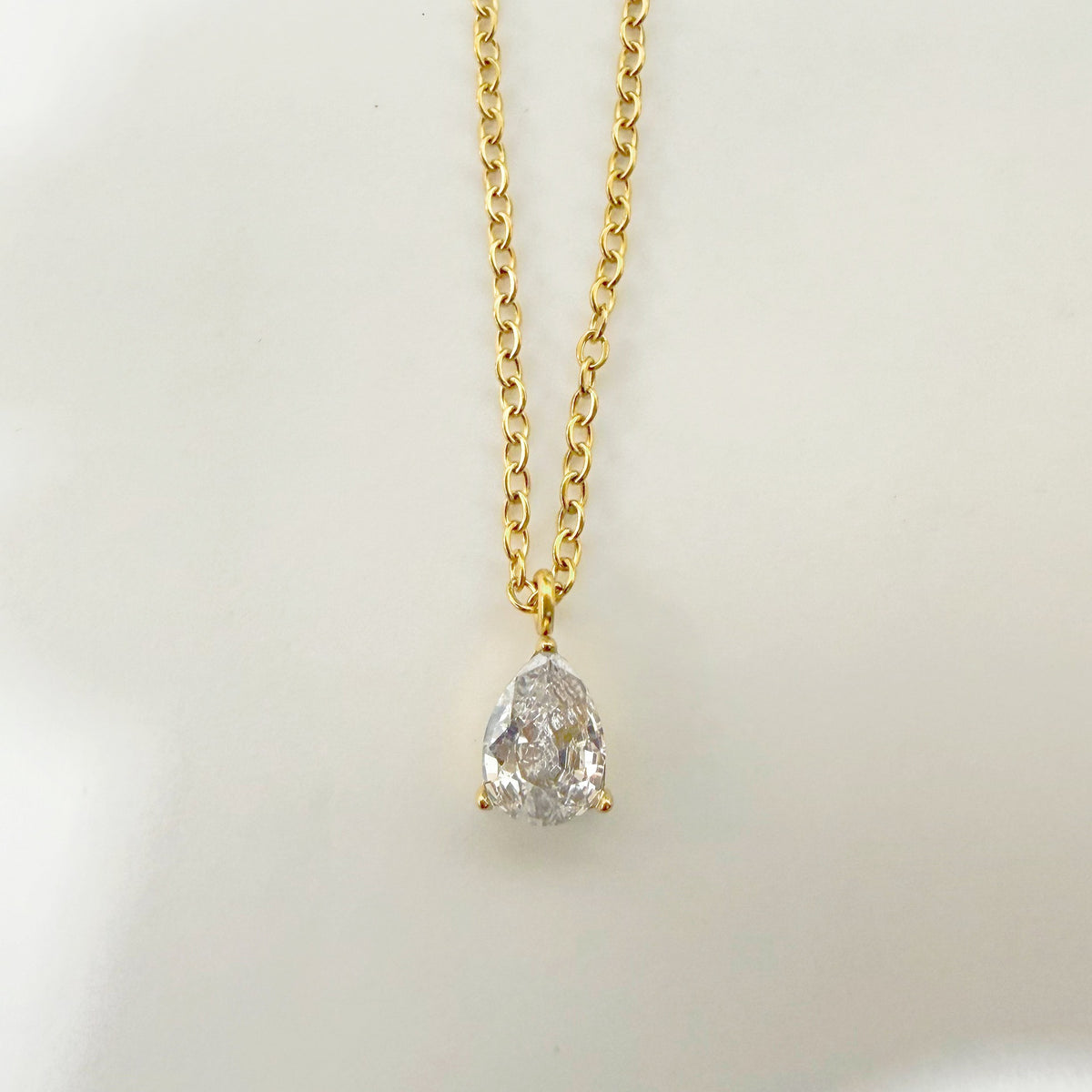 Collier pendentif goutte en zircon — doré ou argenté, acier inoxydable