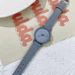 Montre femme rétro à bracelet cuir et cadran teinté — coloris